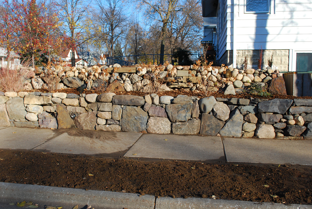 landscaping with boulders retaining walls
